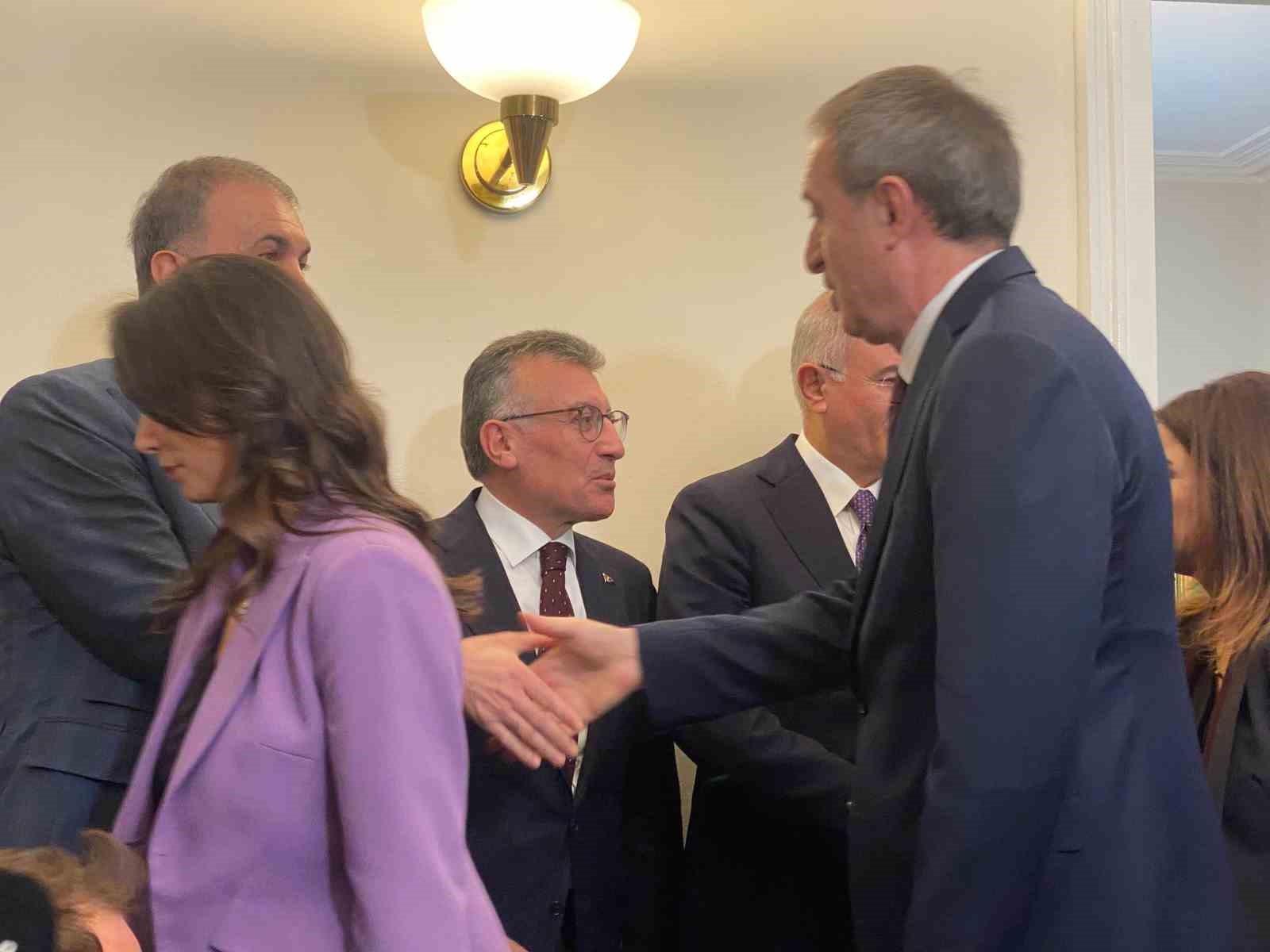 AK Parti heyeti, DEM Parti heyeti ile bir araya geldi.