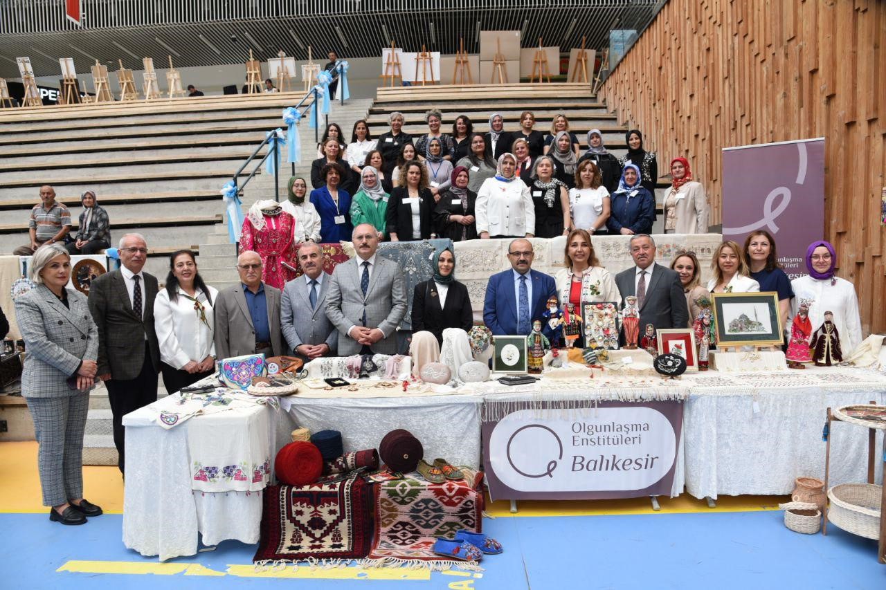 Hayat boyu öğrenmenin önemine dikkat çekmek ve bu bilinci toplum
