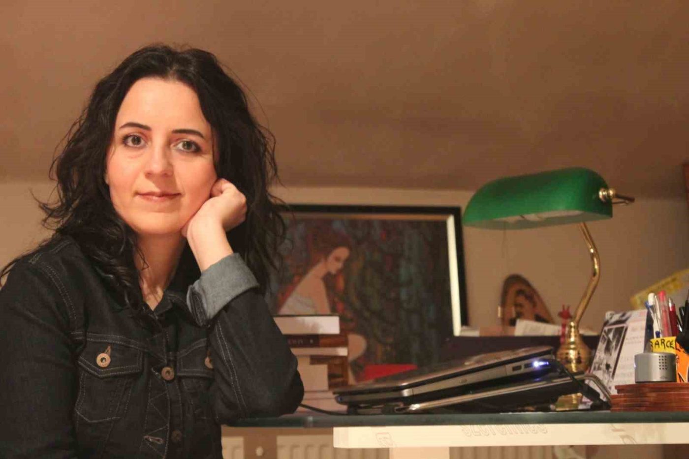 Balıkesir’in Ayvalık ilçesinin yetiştirdiği yazar Derya Sönmez, “Öteki Hayvanlar” isimli