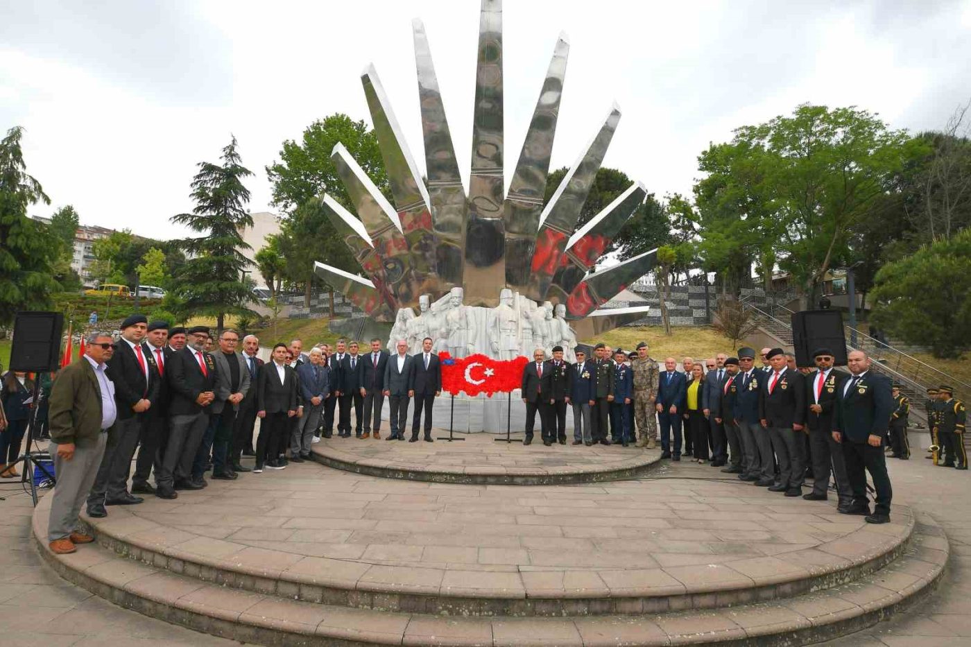 16 Mayıs 1919 tarihinde düşman işgaline karşı Alacamescit’te bir araya
