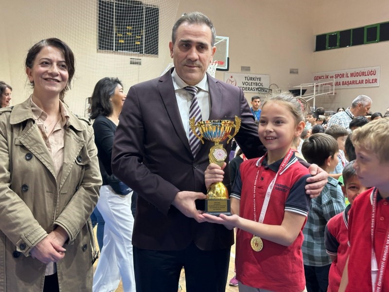 Burhaniye de Kaymakam İlyas Memiş Atatürk Spor Salonunda gerçekleştirilen 11.