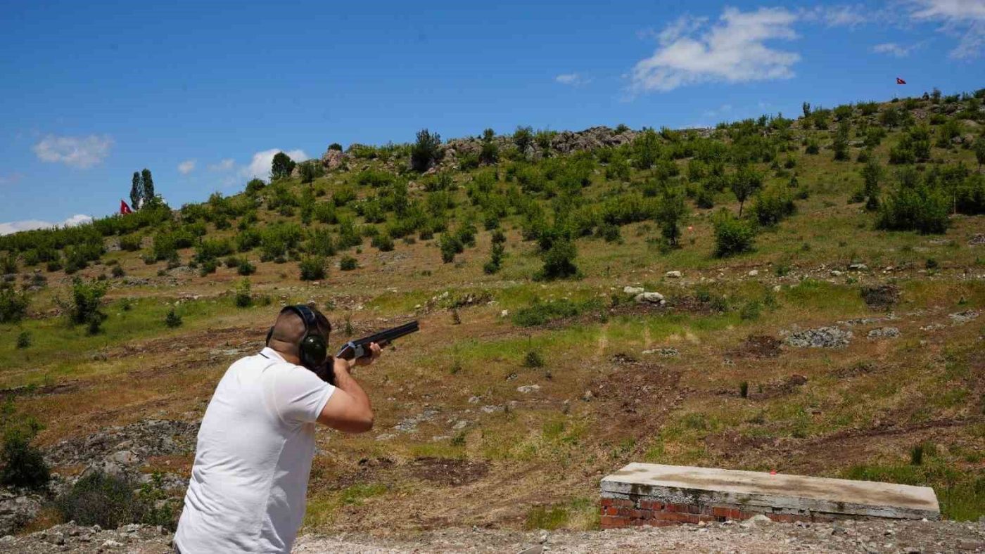 Balıkesir’in Sındırgı ilçesinde 7 yıl aranın ardından trap atışları etkinliği