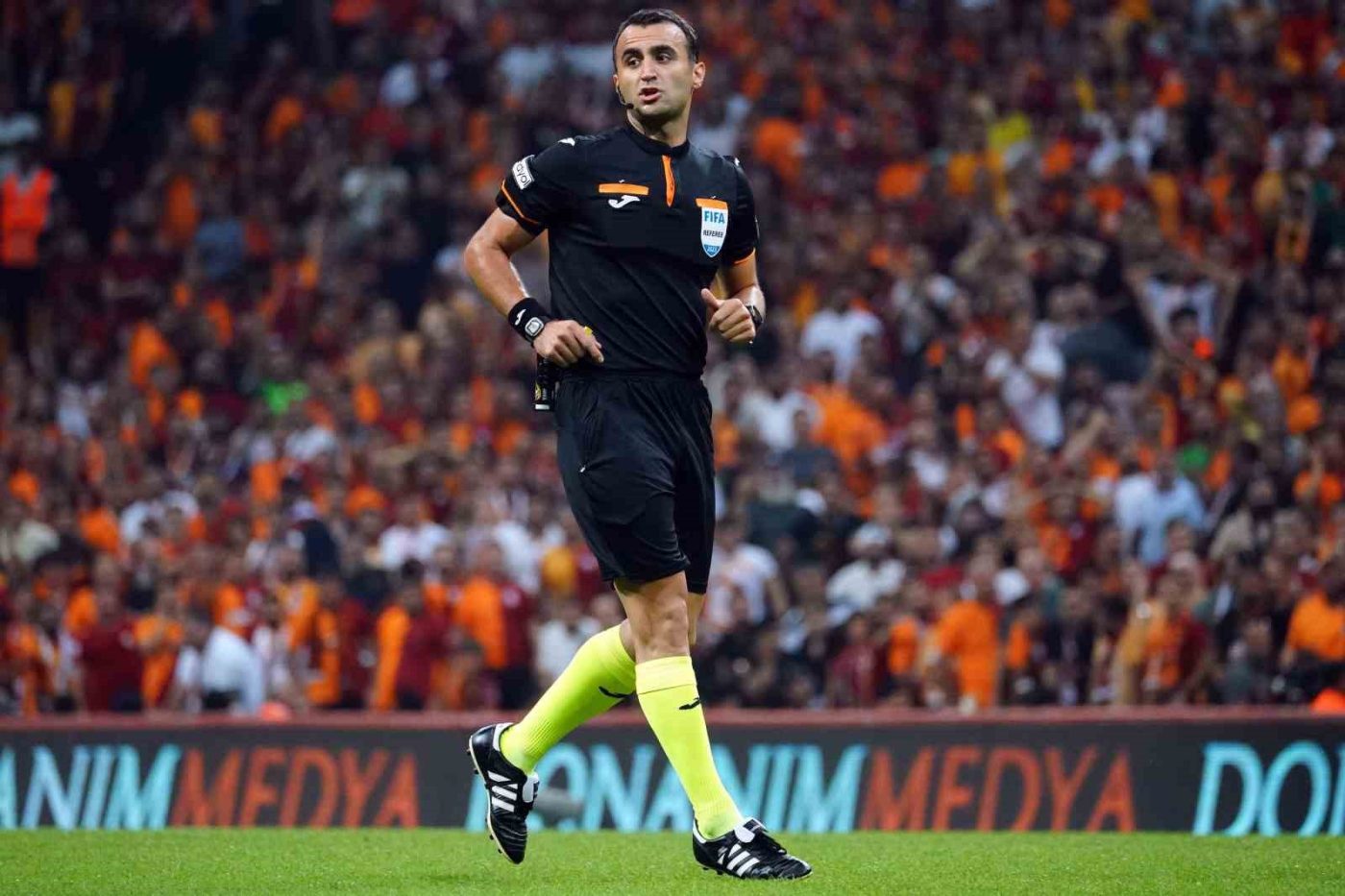 FIFA kokartlı hakem Atilla Karaoğlan, kariyerinde 3. kez Trabzonspor-Galatasaray maçını