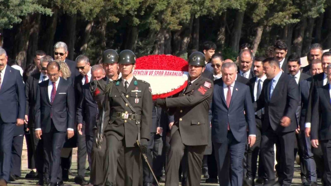 Gençlik ve Spor Bakanı Osman Aşkın Bak, 19 Mayıs Atatürk’ü