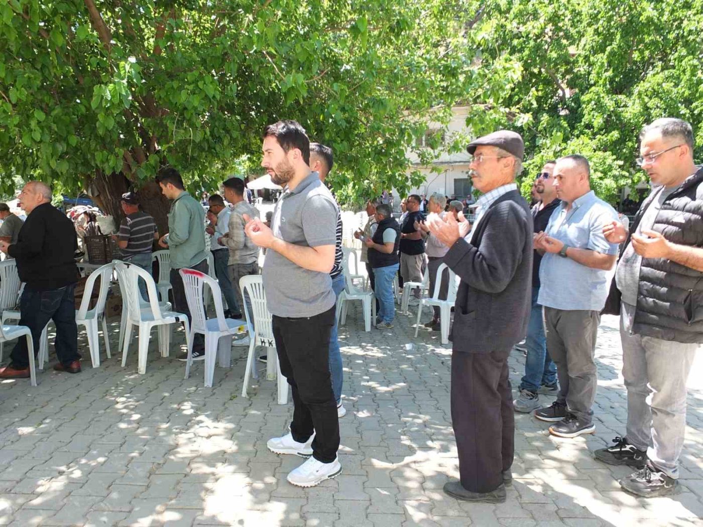 Burhaniye ilçesinde çiftçi hayrı etkinliği düzenlendi. Sübeylidere kırsal mahallesinde düzenlenen