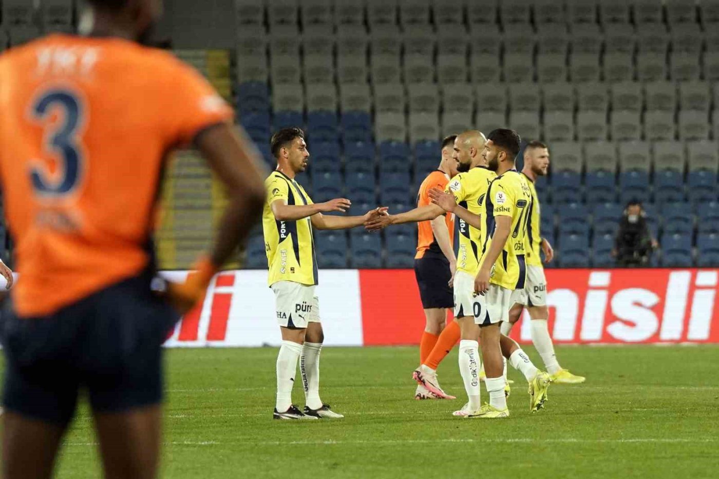 Fenerbahçe, Trendyol Süper Lig’de Başakşehir’i mağlup ederek rakibine karşı üst