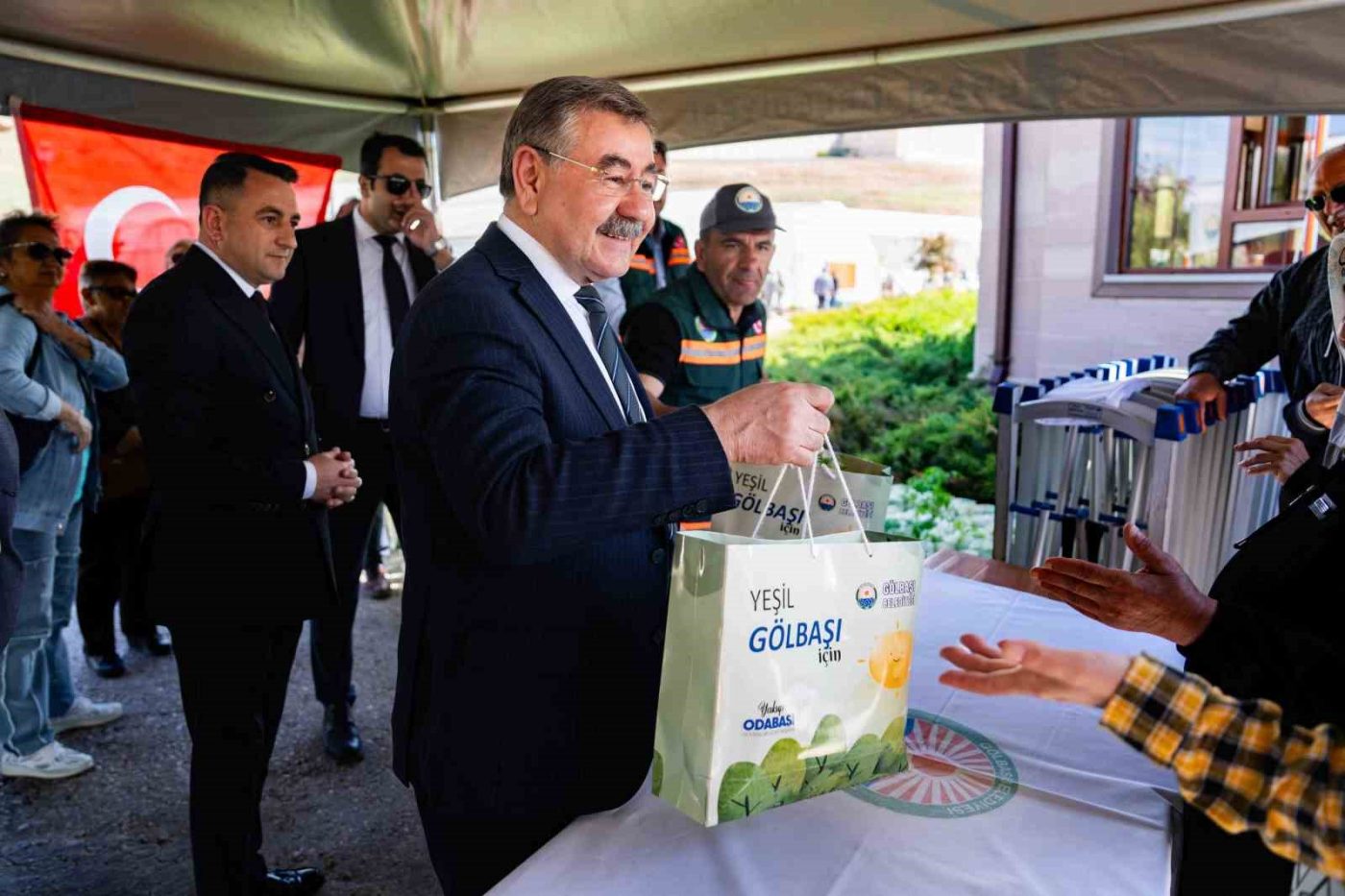 Ankara Gölbaşı Belediyesi, Park ve Bahçeler Müdürlüğü serasında ata tohumlarından