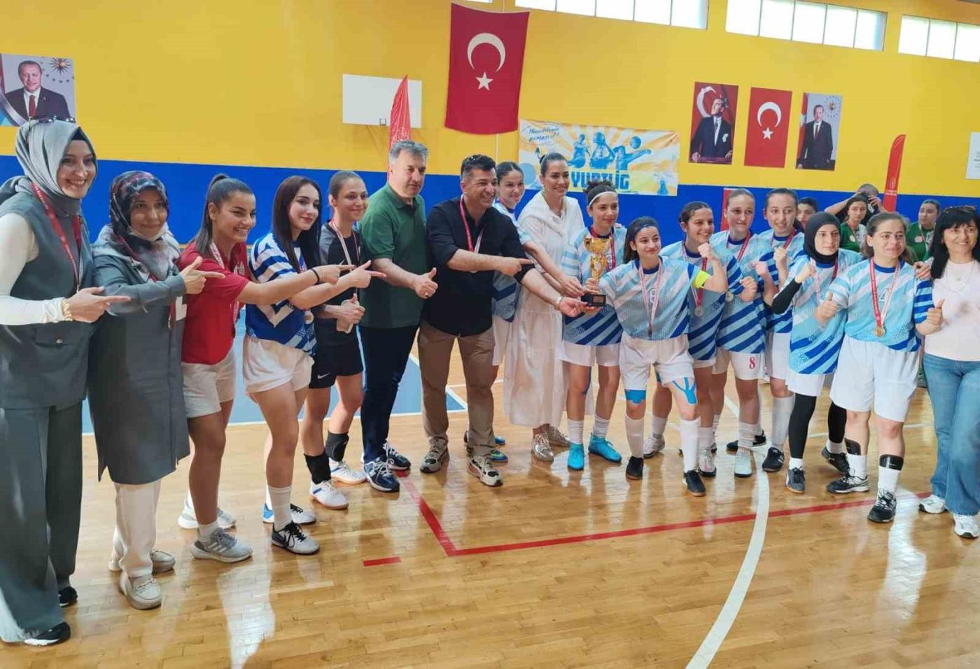 İzmir’de düzenlenen Yurtlig Futsal Kızlar Türkiye Şampiyonası’nda Kütahya kız futsal