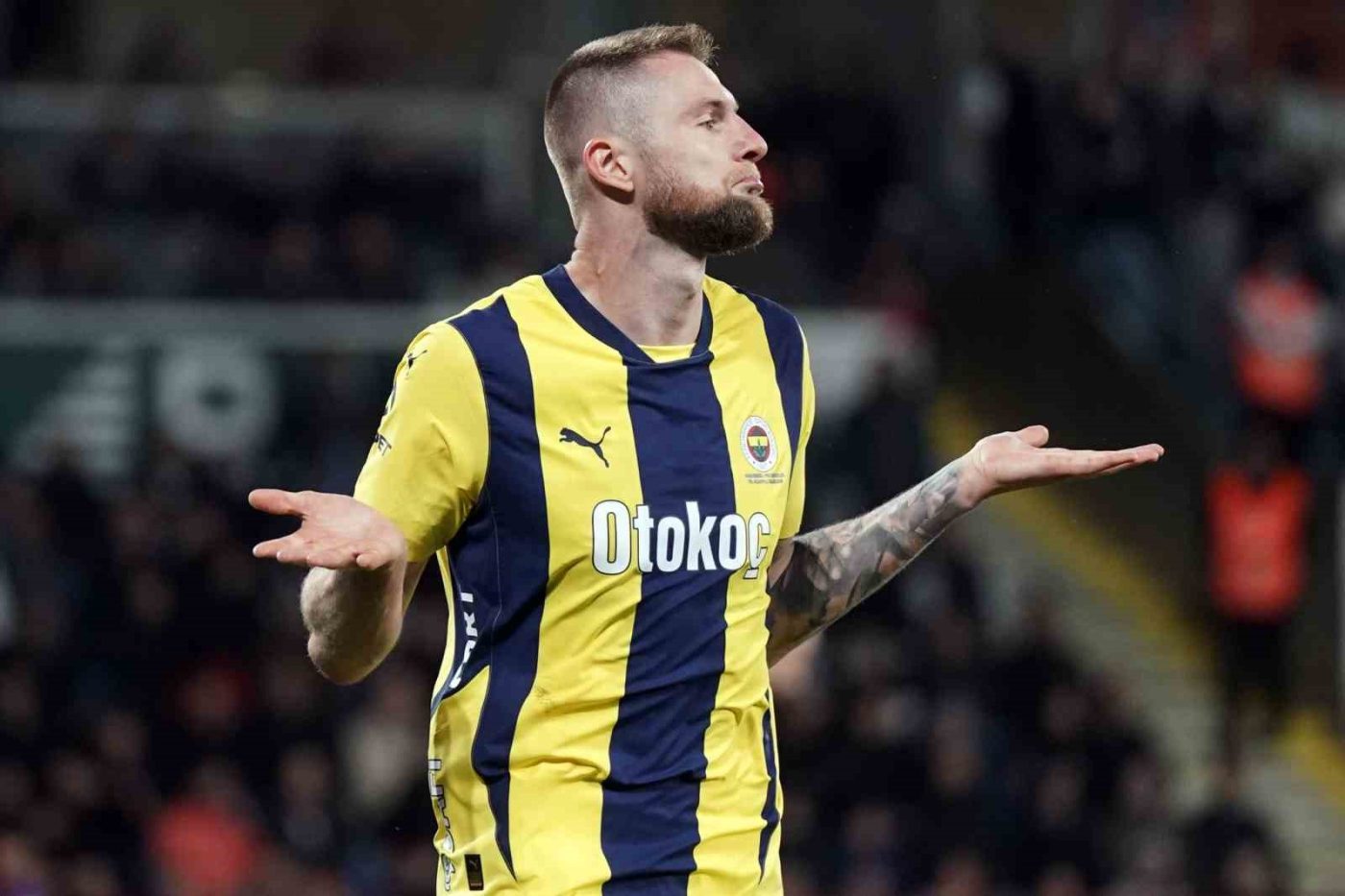 Fenerbahçe’nin Slovak defans oyuncusu Milan Skriniar, Başakşehir filelerine attığı golle