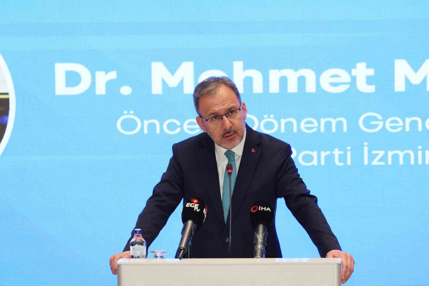 İzmir’de gerçekleşen Uluslararası İşletmecilik Kongresi’nde konuşan AK Parti İzmir Milletvekili