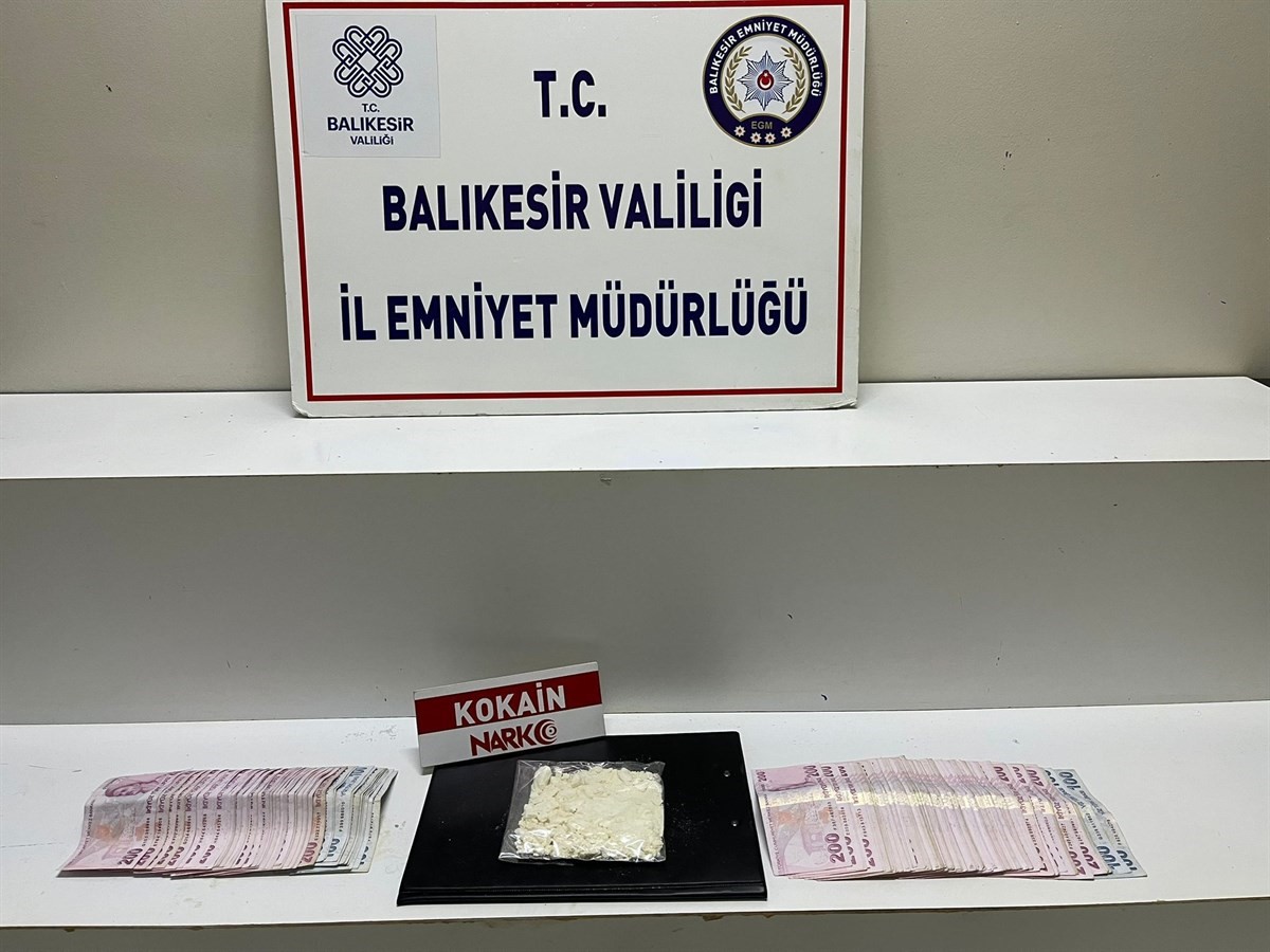 Balıkesir’de düzenlenen operasyonda 126 gram uyuşturucu ele geçirilirken, olayla ilgili