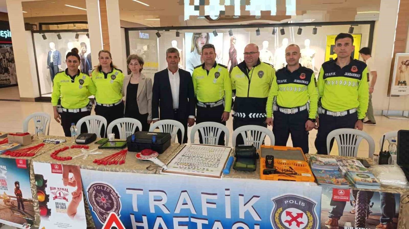 Balıkesir’in Bandırma ilçesinde Trafik Haftası kapsamında güvenli sürüş ve trafik