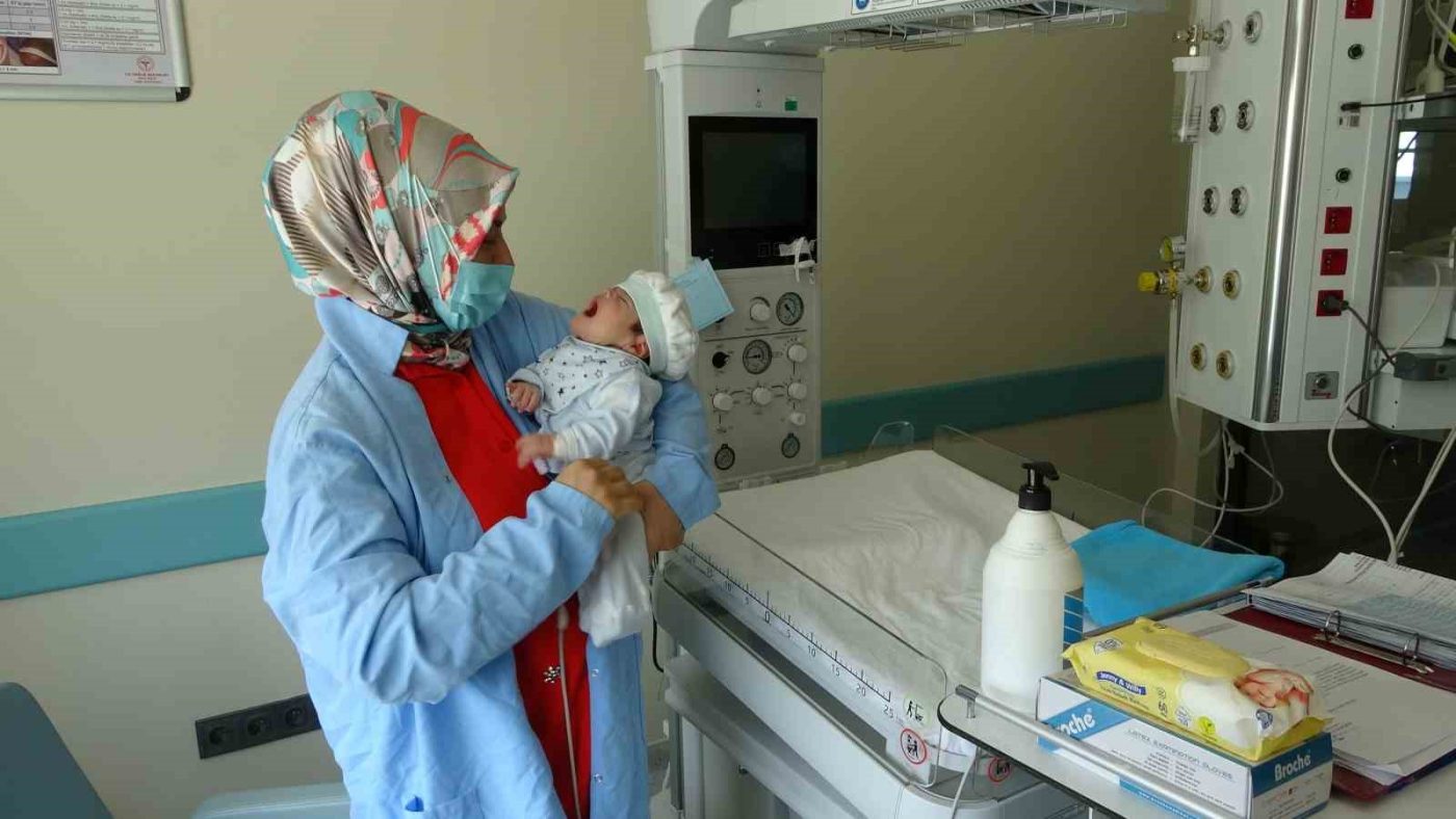 Kütahya Şehir Hastanesi’nde, tıp literatürüne geçecek bir başarıya imza atıldı.