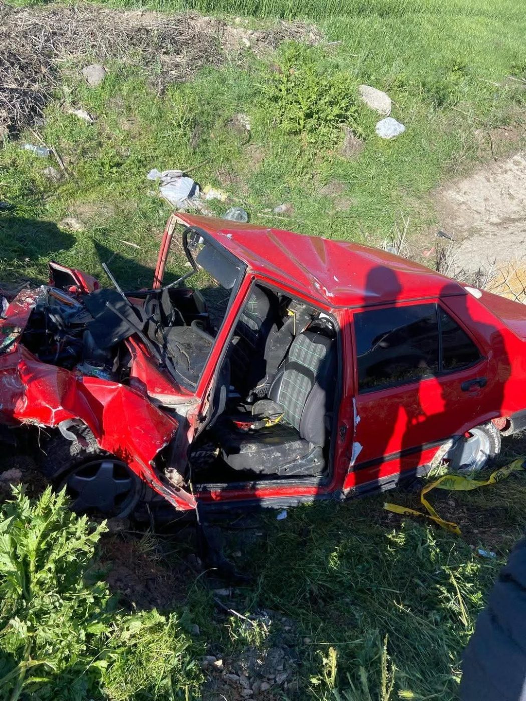 Ankara’da kontrolden çıkarak şarampole devrilen otomobilin sürücüsü hayatını kaybetti.  
