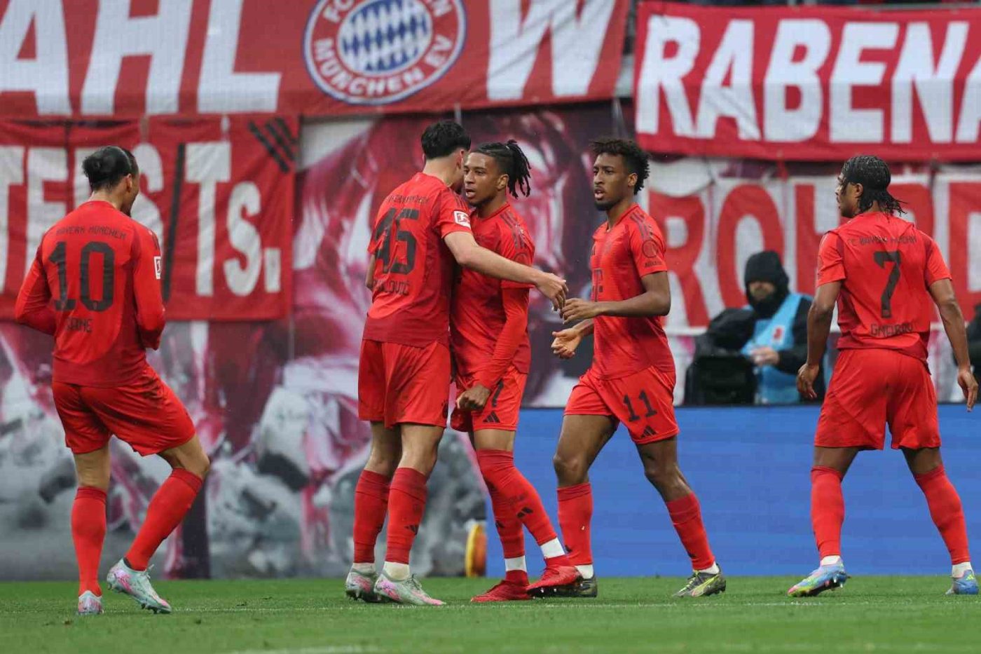 Bundisliga’da Bayer Leverkusen’in Freiburg ile 2-2 berabere kalmasıyla Bayern Münih