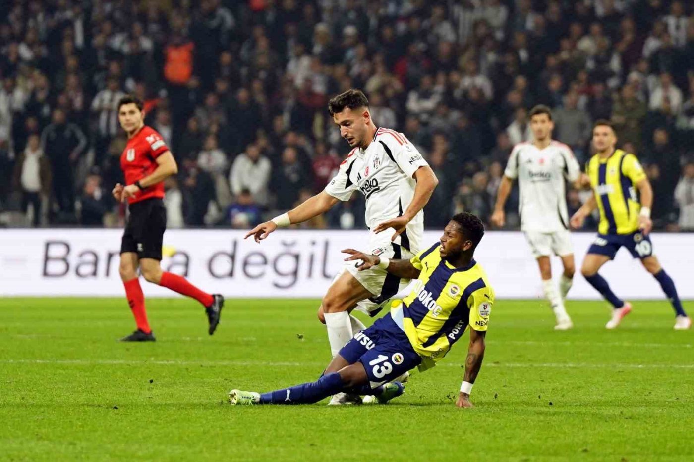 Beşiktaş, yarın deplasmanda oynayacağı Fenerbahçe derbisini kayıpsız geçerek Süper Lig’i