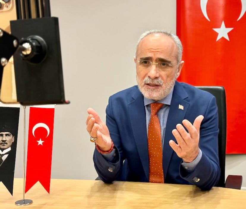 Cumhurbaşkanı Başdanışmanı Yalçın Topçu, “Kendi ana dilinizi iyi bilmeniz, başka