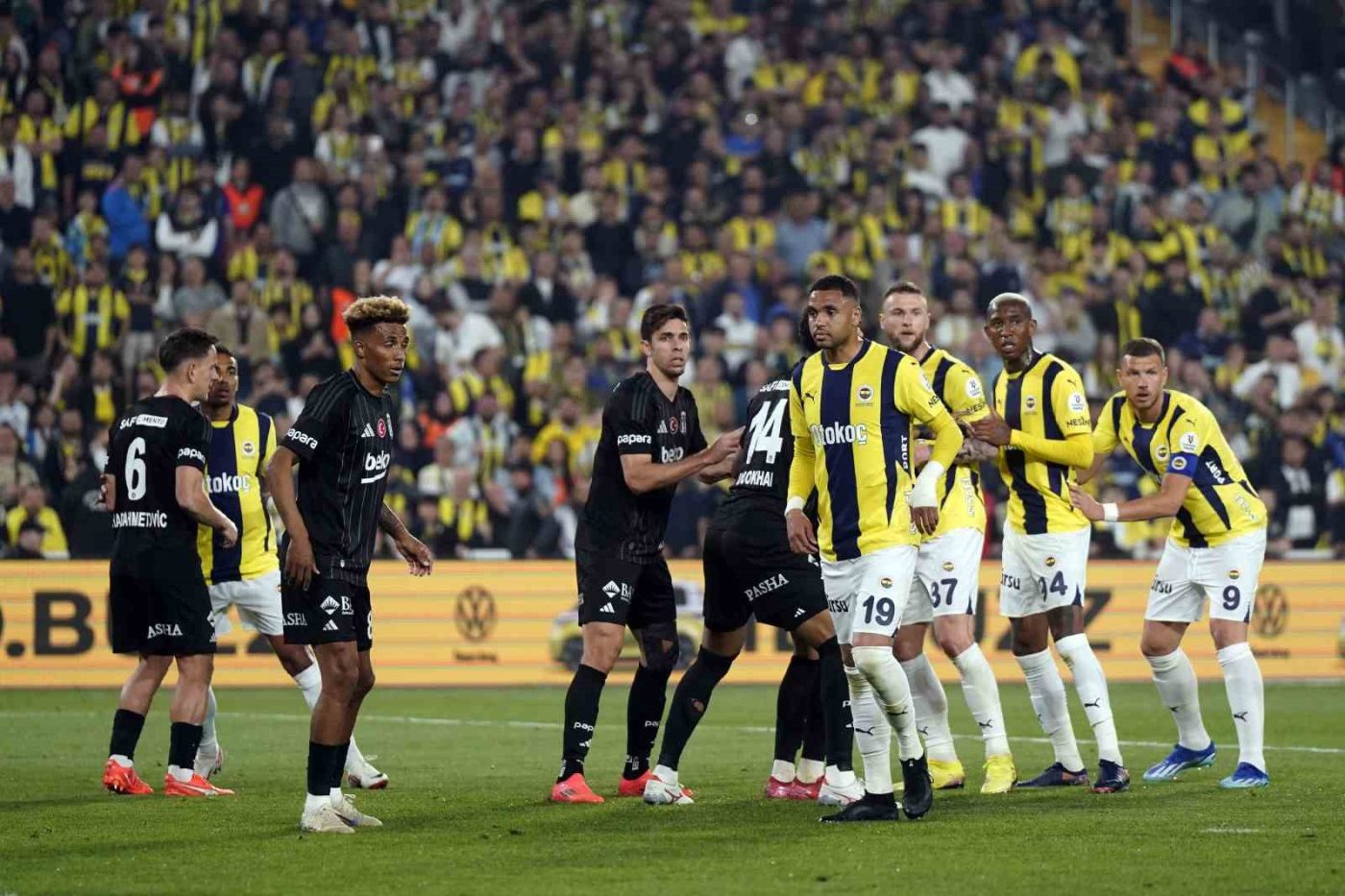 Trendyol Süper Lig’de konuk ettiği Beşiktaş’a 1-0 kaybeden Fenerbahçe’nin 17