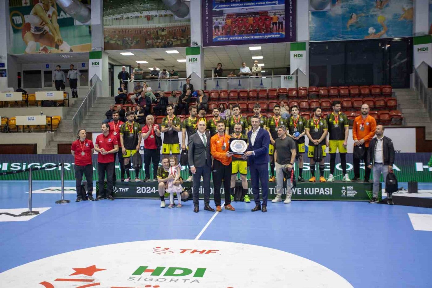 İzmir’de gerçekleştirilen HDI Sigorta Hentbol Erkekler Türkiye Kupası’nda şampiyon Beşiktaş