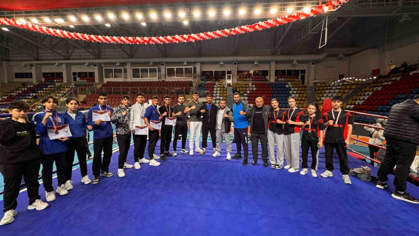 Bolu’da yapılan Muaythai Okul sporları Gençler Türkiye Şampiyonası’nda Kayserili sporcular