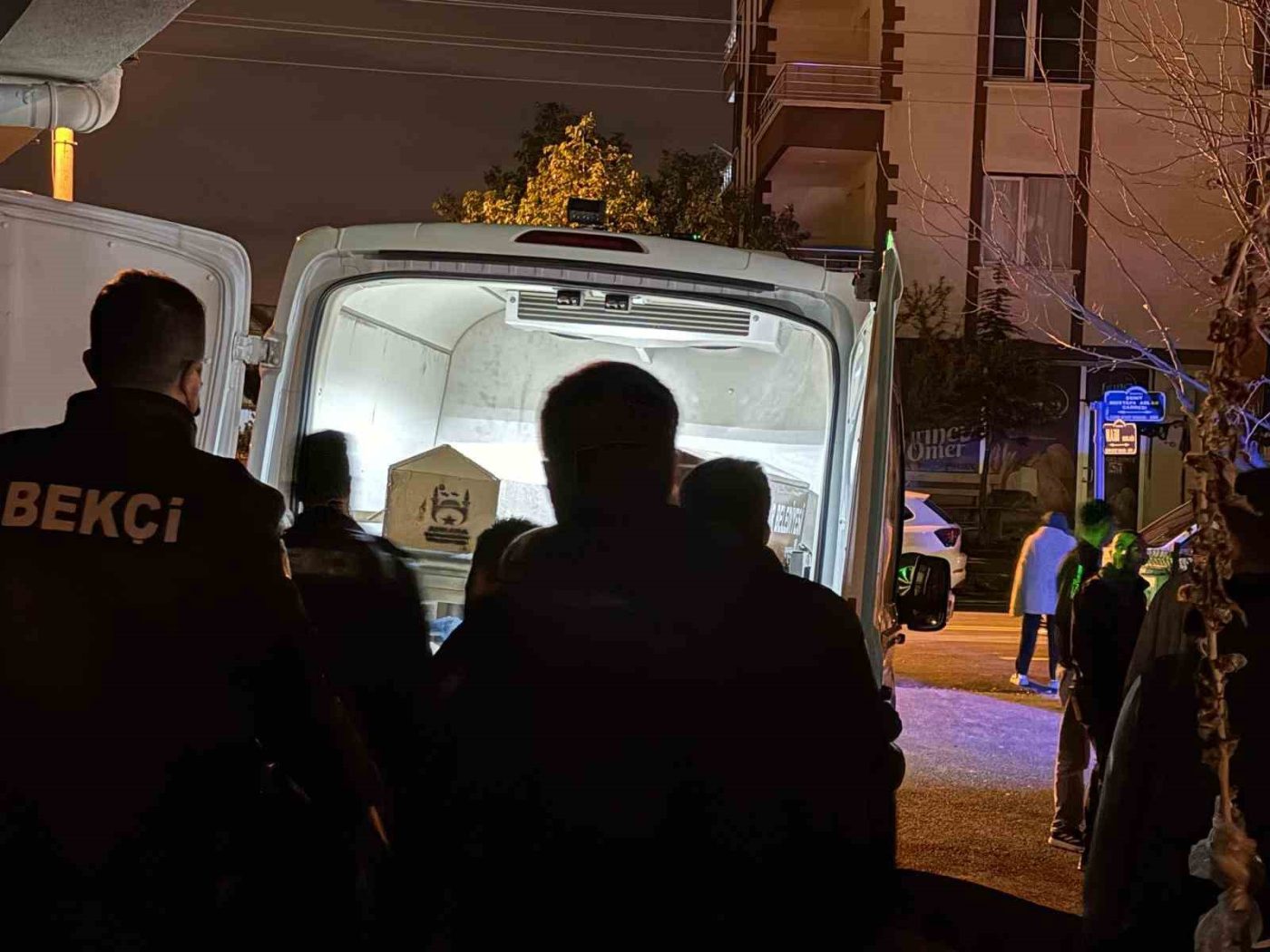 Ankara’nın Çubuk ilçesinde bir kişi, komşusunun evine girdi ve 21
