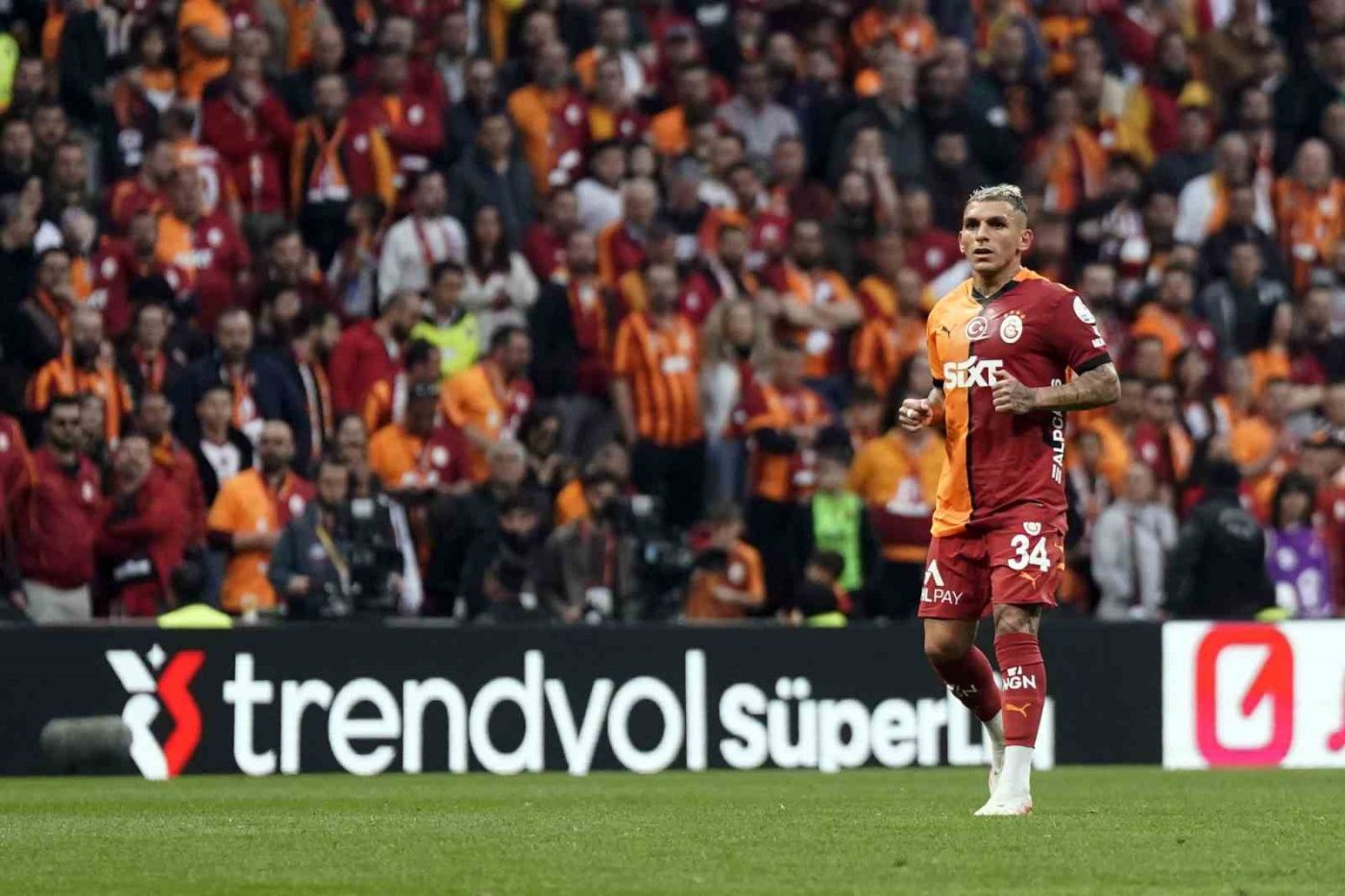 Galatasaray’ın Uruguaylı futbolcusu Lucas Torreira, Sivasspor müsabakasıyla bu sezon üst