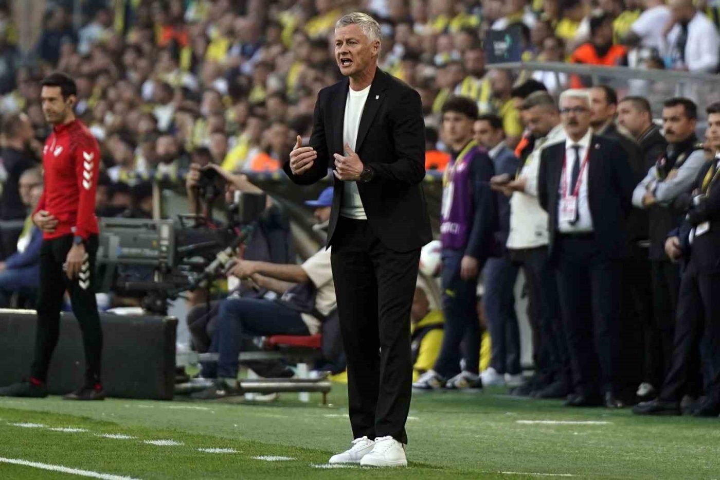 Beşiktaş Teknik Direktörü Ole Gunnar Solskjaer, Fenerbahçe Teknik Direktörü Jose
