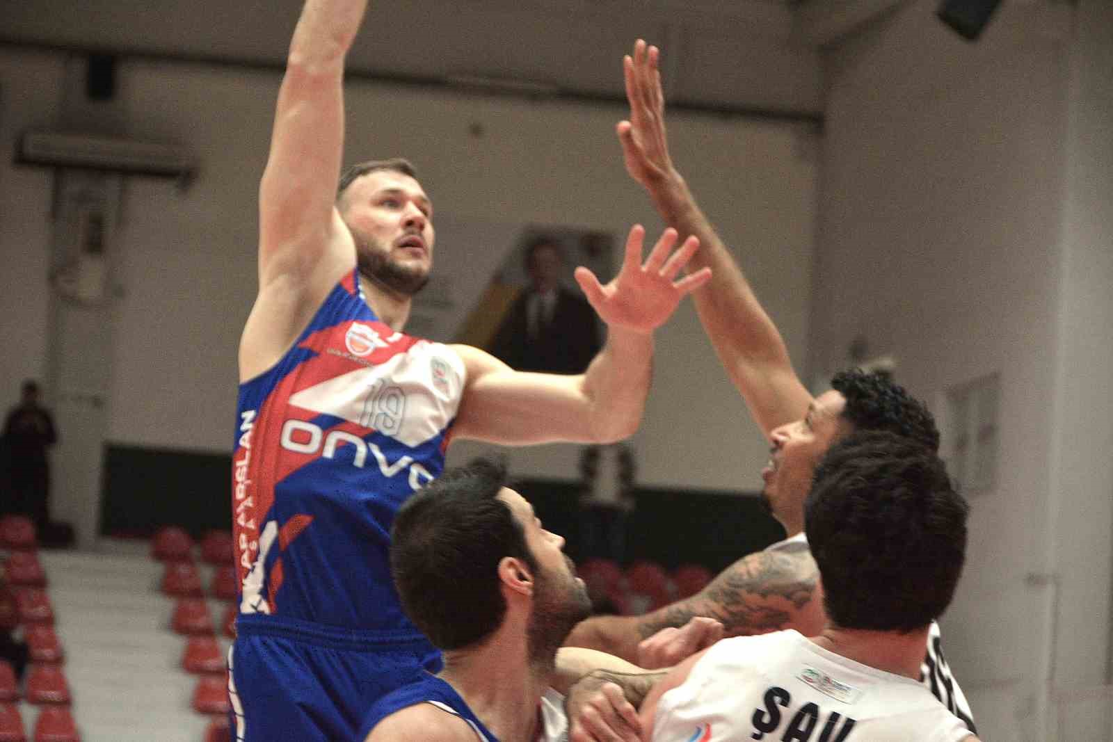 Türkiye Sigorta Basketbol Süper Ligi’nin 28. haftasında Aliağa Petkimspor sahasında