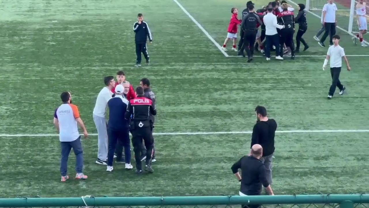 Karabük’te oynanan U-15 Futbol Ligi final maçında son dakika golü