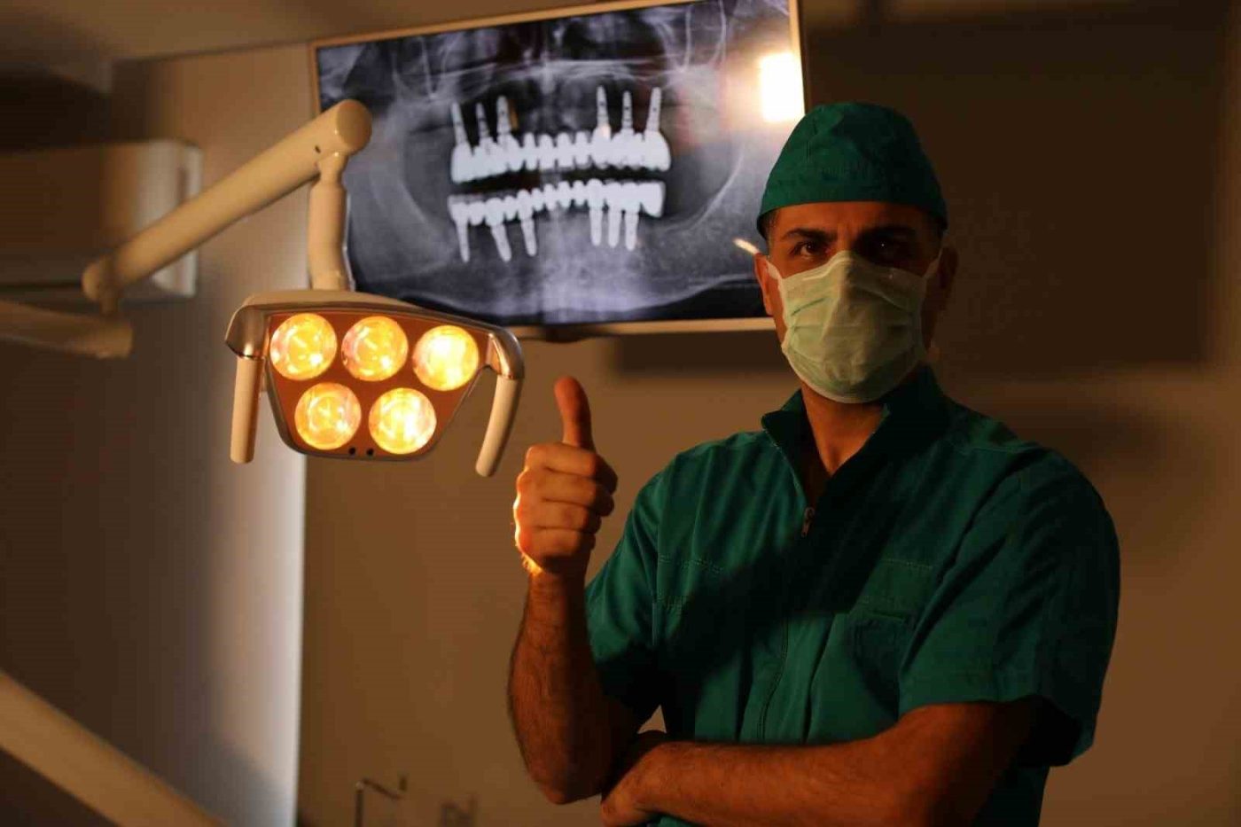 Diş Hekimi ve Ağız, Diş, Çene Cerrahı Prof. Dr. Birkan
