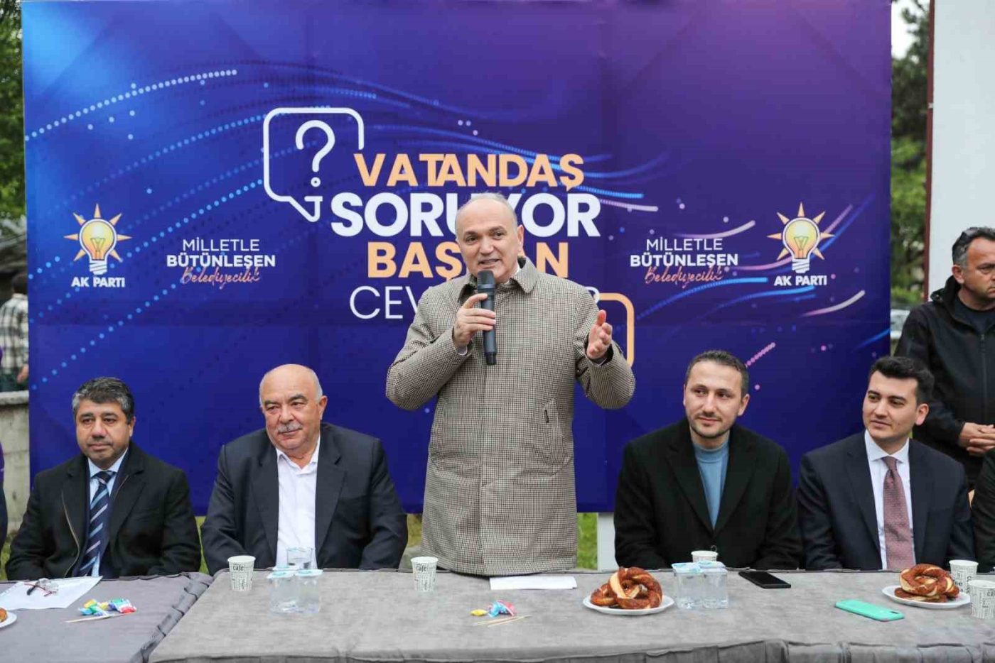 Düzce’de ‘Vatandaş Soruyor, Başkan Cevaplıyor’ programı Karaca Mahallesi ile devam