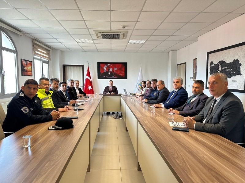 Burhaniye’de Kaymakam İlyas Memiş’in başkanlığında Uyuşturucu ile Mücadele Komisyon Toplantısı