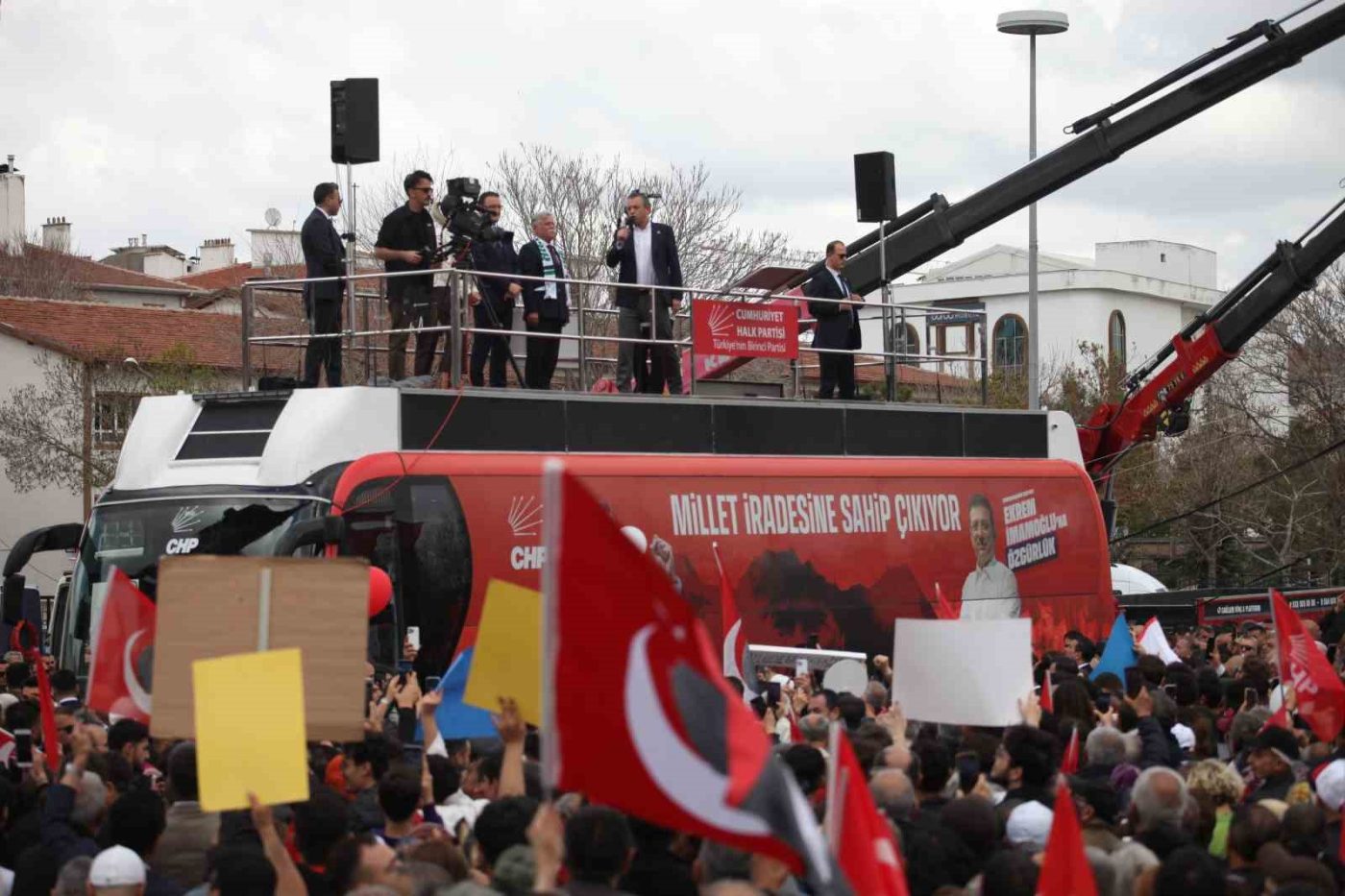 Cumhuriyet Halk Partisi (CHP) Genel Başkanı Özgür Özel, “Ekrem başkanı