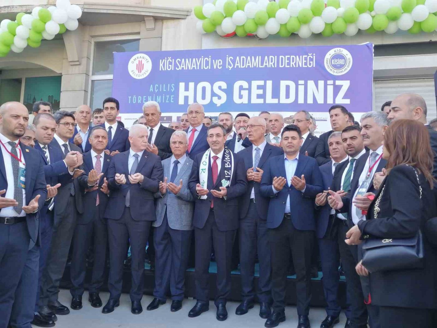 Cumhurbaşkanı Yardımcısı Cevdet Yılmaz, “Beklentimiz terör örgütünün kendi içinde fesih