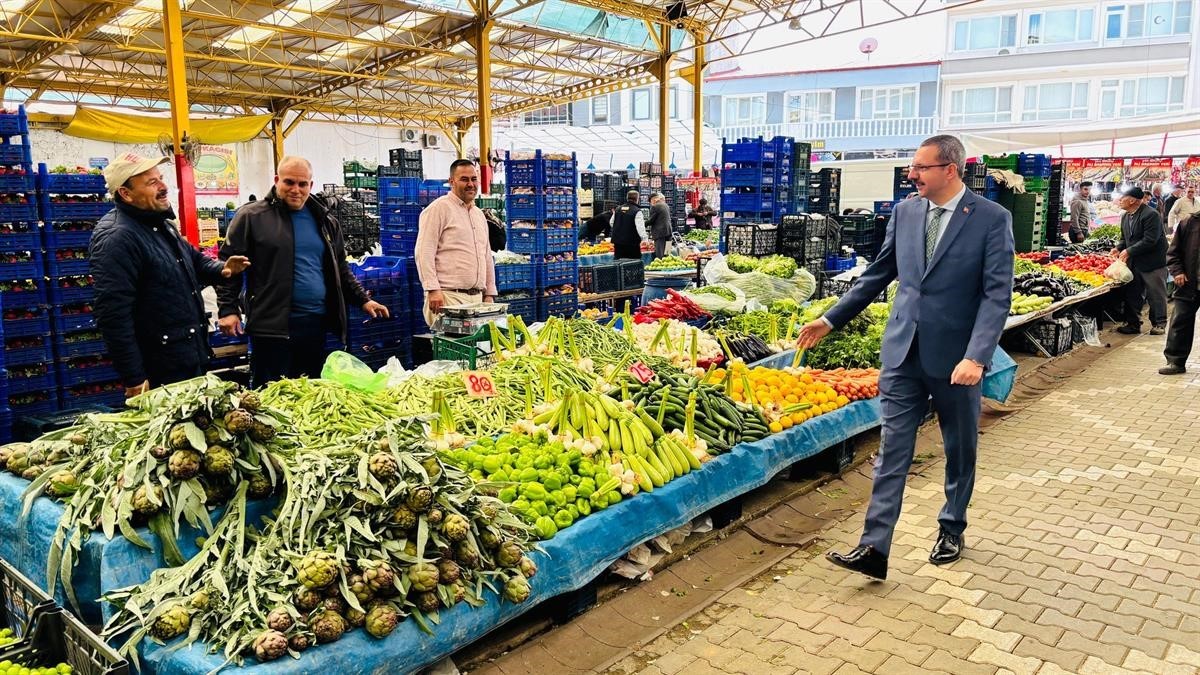 Balıkesir’in Havran ilçesinde Kaymakam Enver Özderin, cuma günü kurulan semt