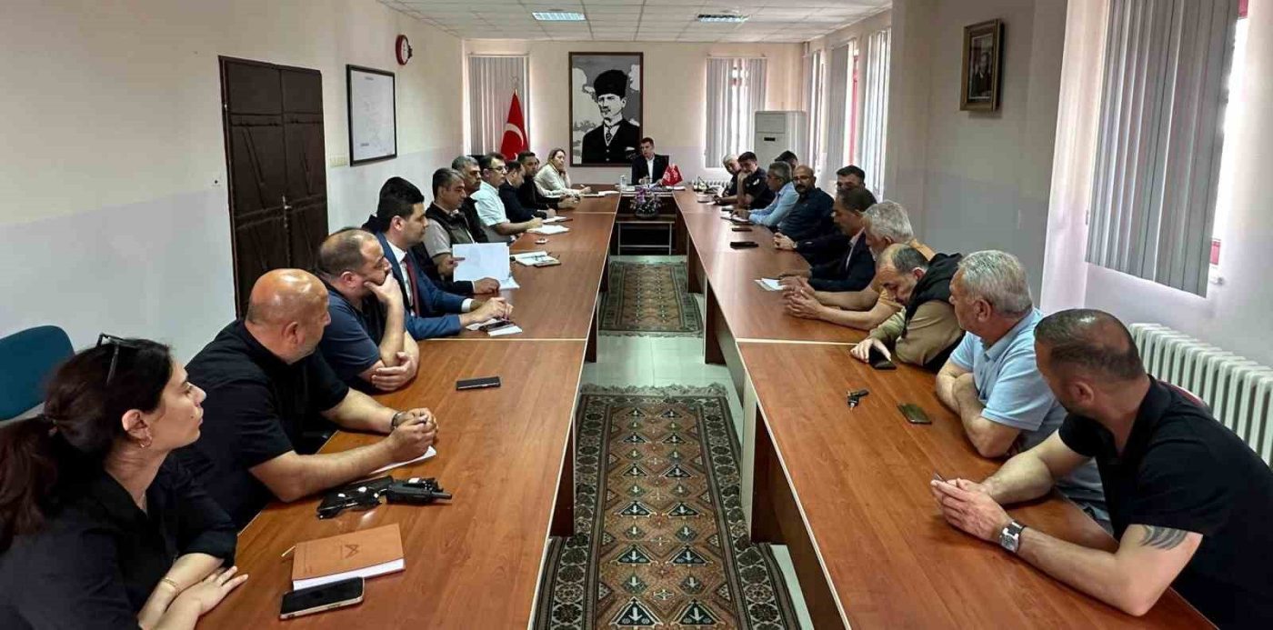 Mersin’in Mut ilçesinde kayısı sezonunun başlamasıyla birlikte, üretim ve pazarlama