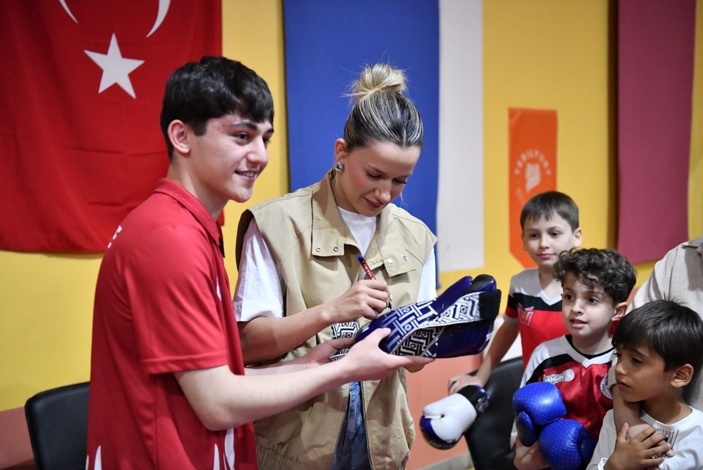 Olimpiyat ikincisi, Dünya ve Avrupa Boks şampiyonu milli boksör Hatice