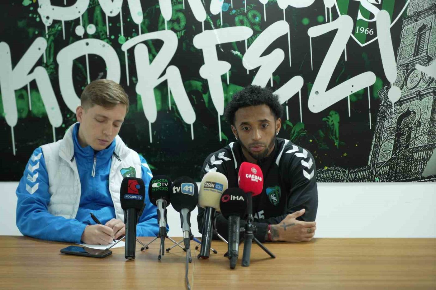 Kocaelisporlu futbolcu Ryan Mendes, “Sözleşmem uzatıldı. Mücadelemi verip taraftarı mutlu