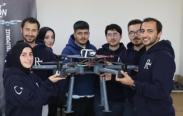 Atatürk Üniversitesi öğrencileri, afet bölgelerinde kullanılabilecek DEPRON adını verdikleri bir