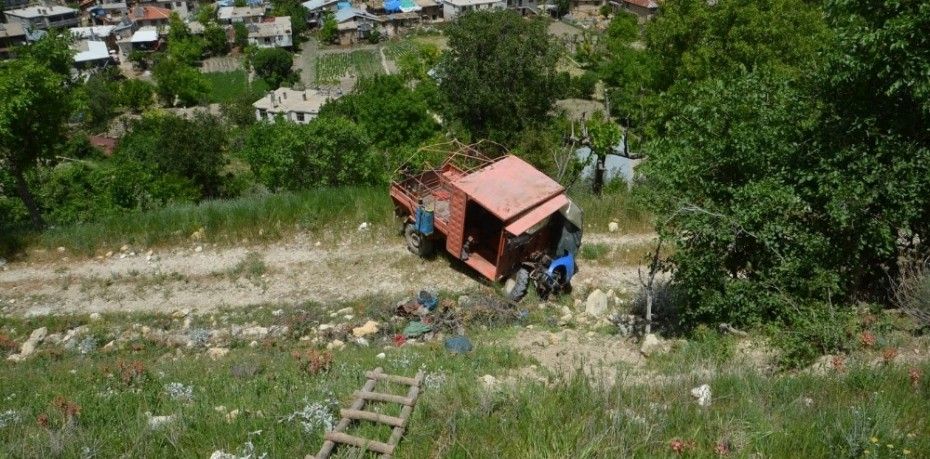 Karaman’da şarampole devrilen çapa