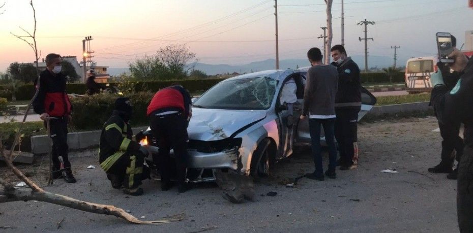 TAKLA ATAN ARAÇTAN BURNU BİLE KANAMADAN ÇIKTI