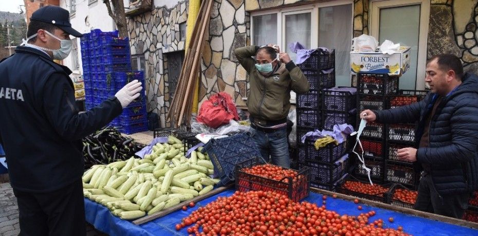 Dursunbey Belediyesi zabıta ekipleri,