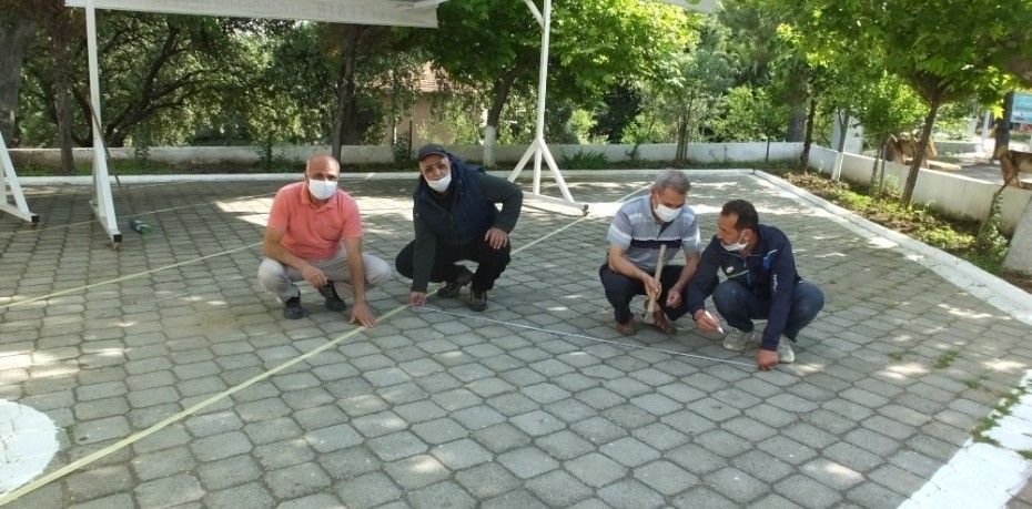 BURHANİYE’DE CAMİ AVLULARI CUMA NAMAZI’NA HAZIRLANDI