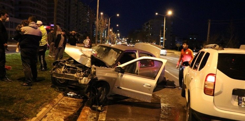 KAHRAMANMARAŞ’TA TRAFİK KAZASI 1 AĞIR 4 YARALI