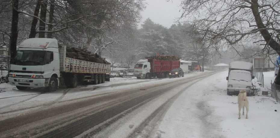 KAZDAĞLARI’NDA KAR YAĞIŞI MAHSUR BIRAKTI