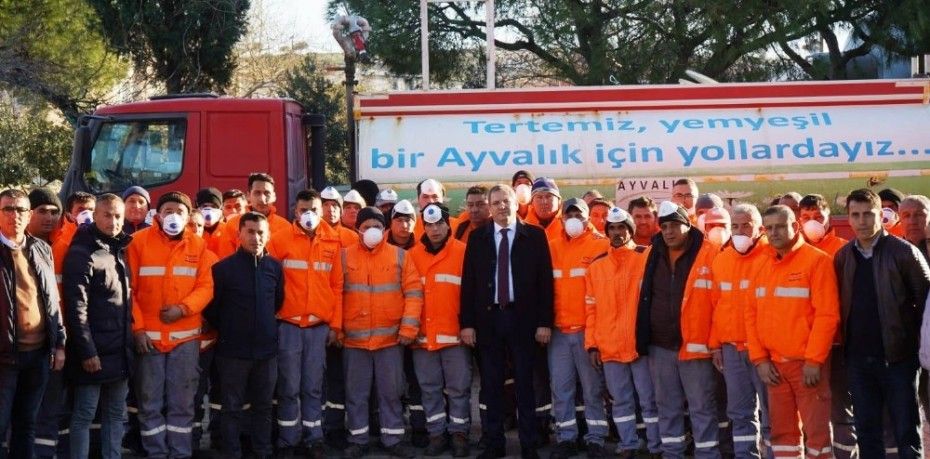 AYVALIK’TA MESUT ERGİN İLAÇLAMA EKİPLERİYLE BİR ARAYA GELDİ