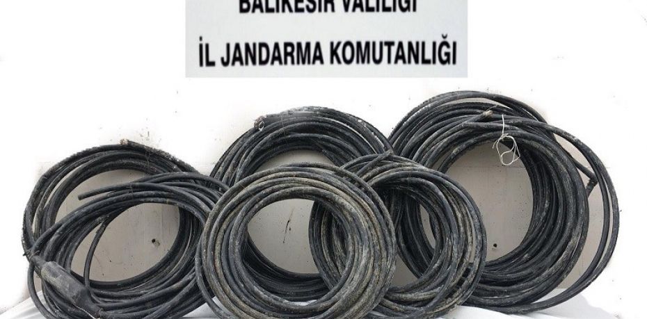 4 BİN METRE HABERLEŞME KABLOSUNU ÇALAN HIRSIZLAR YAKALANDI