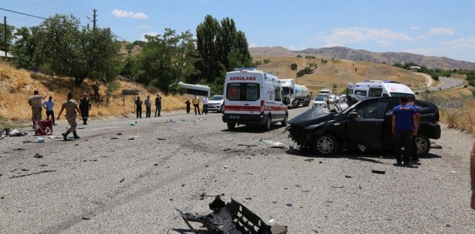 Tunceli-Elazığ karayolunda bir midibüs