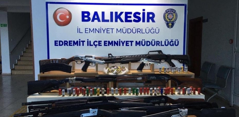 BALIKESİR’DE 35 SİLAH ELE GEÇİRİLDİ