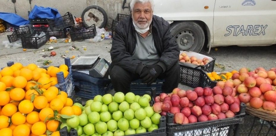 Burhaniye ilçesinde kurulan pazarlarda